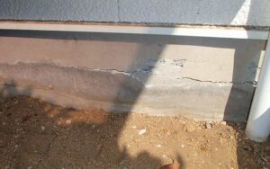 基礎コンクリートの爆裂現象の原因や補修方法とは？横のひび割れが危険なサイン！